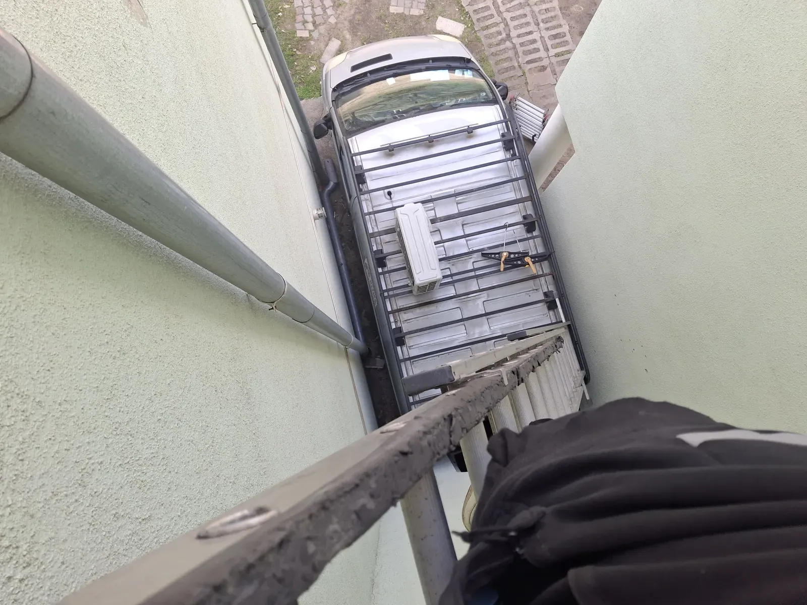 Magasban végzett munka, biztonságos eszközökkel